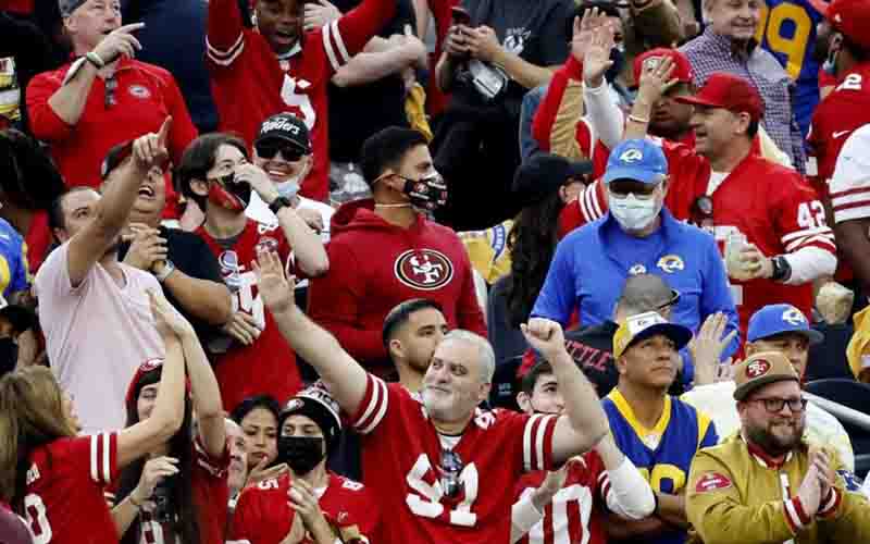 49ers fans at SoFi