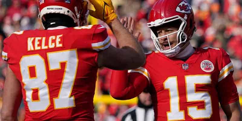 Patrick Mahomes and Travis Kelce celebrating